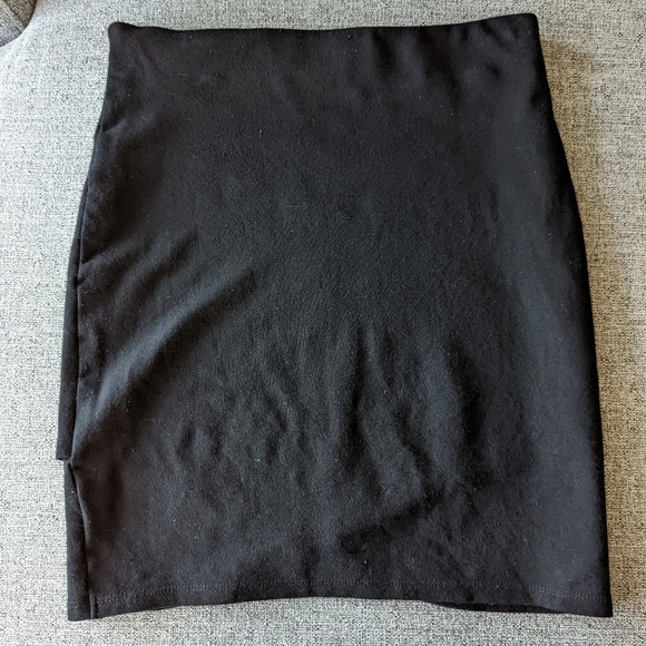 Aritzia Sunday Best Black Skirt - Picture 1 of 4